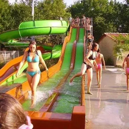 مكان تخييم 4 Etoiles - Parc Aquatique - Ccb0bcc Saint-Sauveur (Gironde)