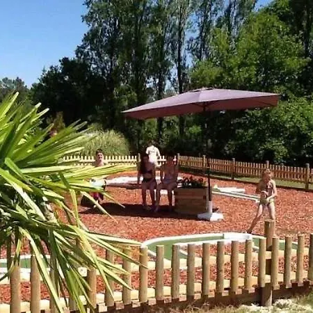 مكان تخييم 4 Etoiles - Parc Aquatique - Ccb0bcc Saint-Sauveur (Gironde)